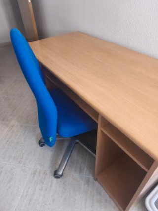 Escritorio madera con cajones y silla