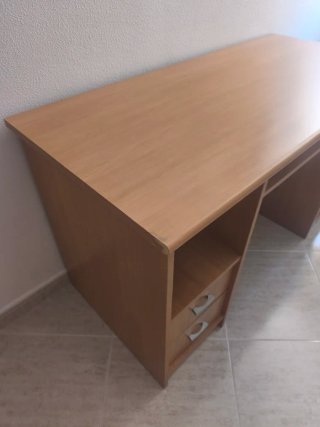 Escritorio madera con cajones y silla