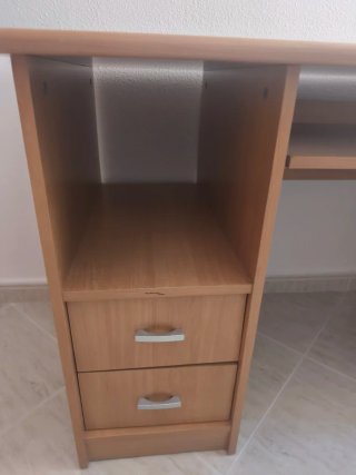 Escritorio madera con cajones y silla