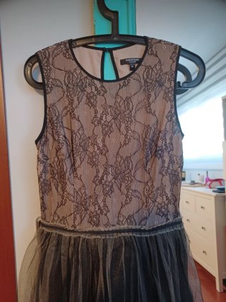 Vestido de fiesta encaje  tul, muy elegante,comodo