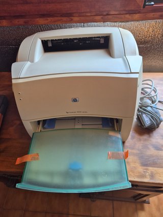 Impresora HP LaserJet 1000 Series con tóner