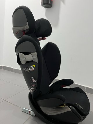 Silla coche Cybex negro.