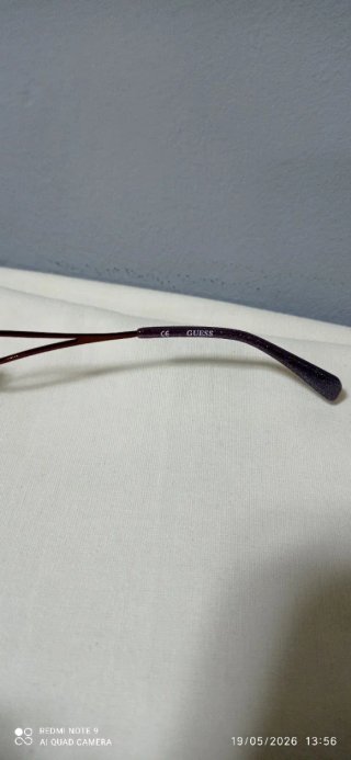 Gafas de sol Guess rosas y moradas