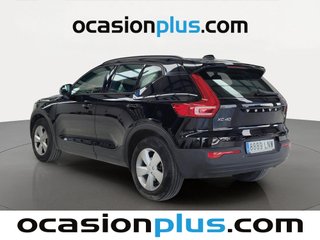Volvo XC40 T2 Momentum Core 95 kW (129 CV)
