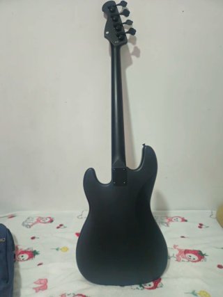 Bajo Harley Benton negro