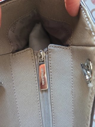 Bolso Michael Kors Beige y Plateado