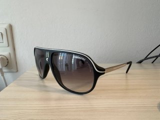 Gafas de sol Carrera negras y blancas