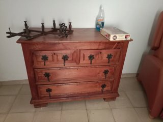 Armario y cómoda de madera