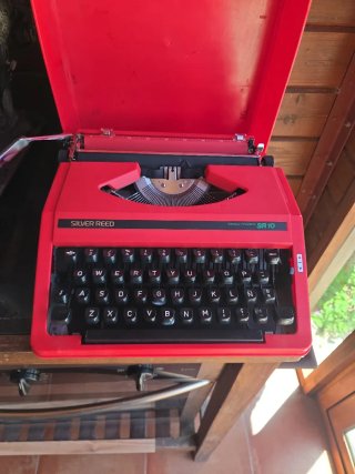 Máquina de escribir Silver Reed SR10 Roja