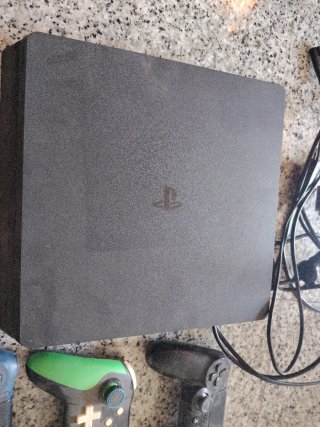 PS4 (PlayStation 4) Nera + 5 Giochi