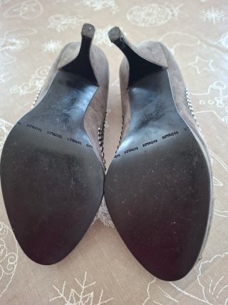 Zapatos tacón Zara T.38 grises tachuelas