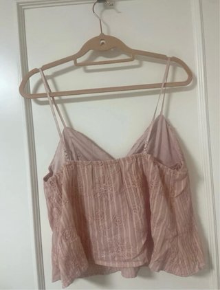 Top rosa con bordado