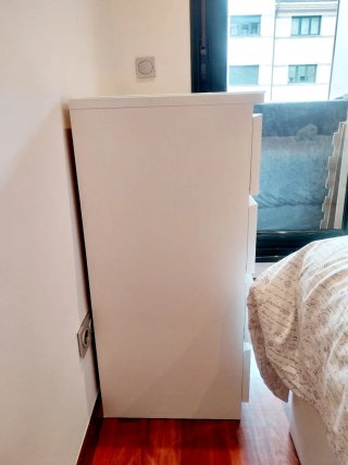 Cómoda Malm IKEA 4 cajones Blanca con cristal