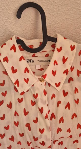 Blusa Zara Corazones Rojos
