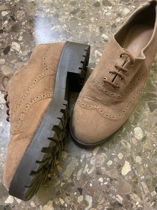 Mocasines de ante beige y marrón