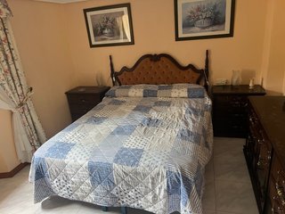 Dormitorio completo madera oscura  Colchon noivo
