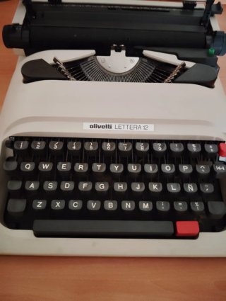 Olivetti Lettera 12 Máquina de Escribir Antigua