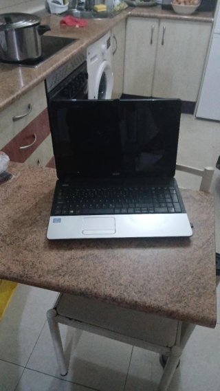 Acer i5 / 8GB RAM Portátil Casi Nuevo