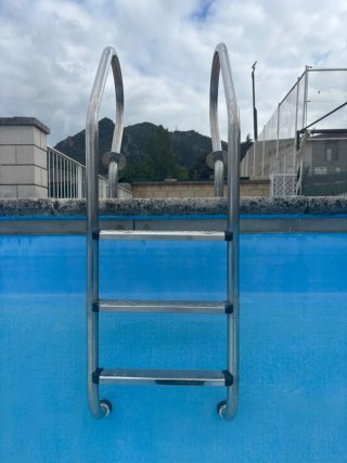 Escaleras de piscina de acero inoxidable