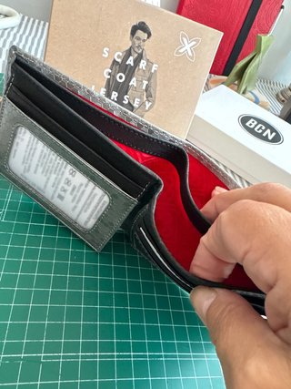 Cartera Munich plateada hexagonal