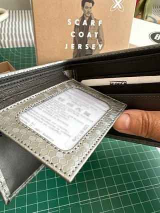 Cartera Munich plateada hexagonal