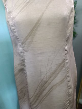 Vestido beige y gris con flores