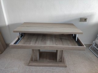 Mesa de centro de madera.