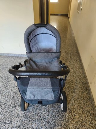 Cochecito de bebé gris