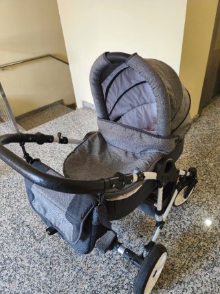 Cochecito de bebé gris