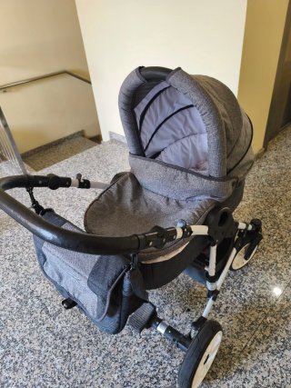 Cochecito de bebé gris