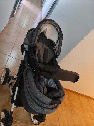 Cochecito de bebé gris
