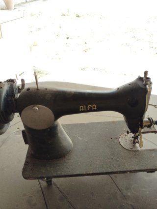 2 Máquinas de Coser Antiguas Metálicas