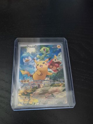 Carta Pokémon Pikachu Juntos de Aventura