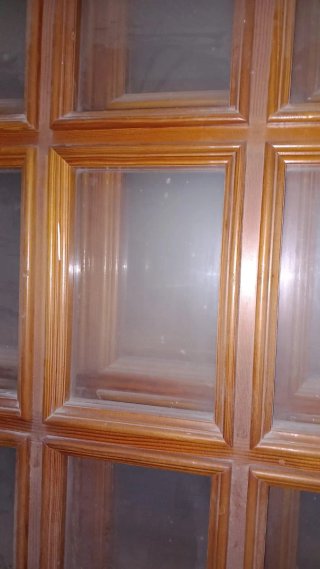 Puertas y ventanas de madera de pinotea