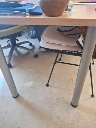 Mesa de despacho con suplemento y estantería