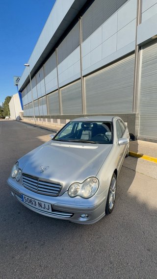 Mercedes-Benz Clase C 2005