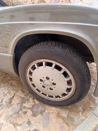 Mercedes-Benz 190E 1990