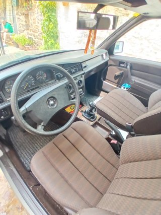 Mercedes-Benz 190E 1990