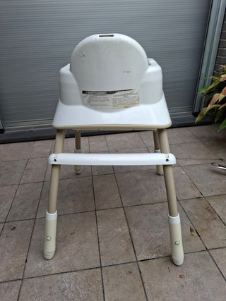 Trona de plástico blanca para interior/exterior