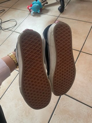 Scarpe Vans nere e bianche