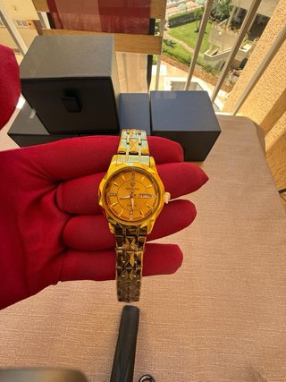 Reloj Dorado de mujer  de Acero (Ajuste a Medida )