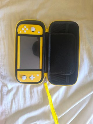 Nintendo Switch Lite Amarilla