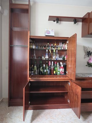 Mueble comedor madera oscura negociable