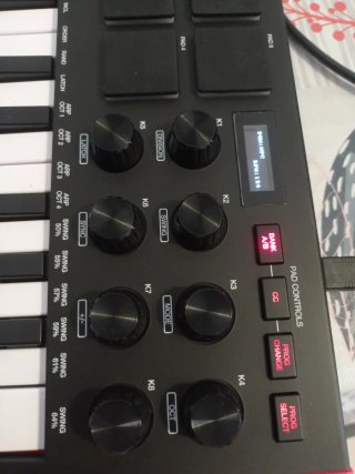 Controlador MIDI Akai MPK mini