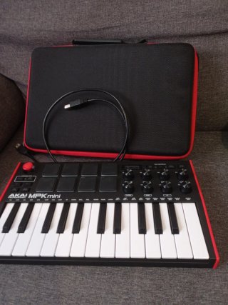 Controlador MIDI Akai MPK mini