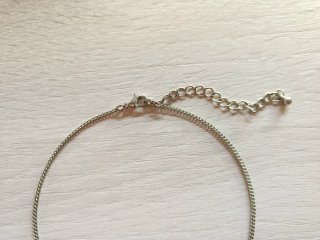 Collar largo con detalles rosas