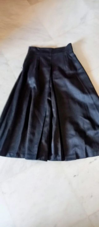 Falda pantalón traje campero negra