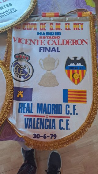 Banderines Valencia C.F. y F.C. Barcelona