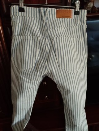 Pantalones Stradivarius rayas azules y blancas T.3