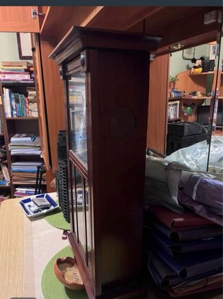 Reloj de péndulo antiguo de madera